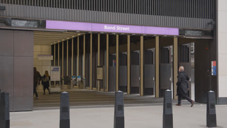 Eingang-Zur-U-Bahnstation-Der-New-Elizabeth-Line-In-Der-Bond-Street-In-London,-Großbritannien